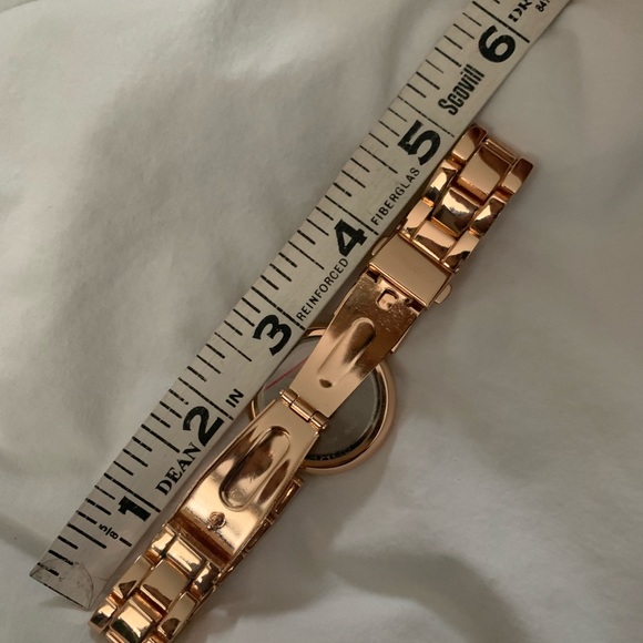 New/never Worn Ellen Tracy Rose Gold Watch - Picture 6 of 6